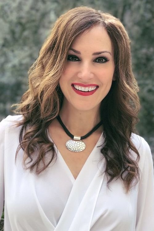 Cindy Maranne as Tori Raines