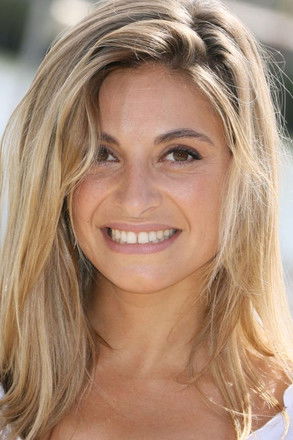 Jennifer Dubourg as Aviva's Mother