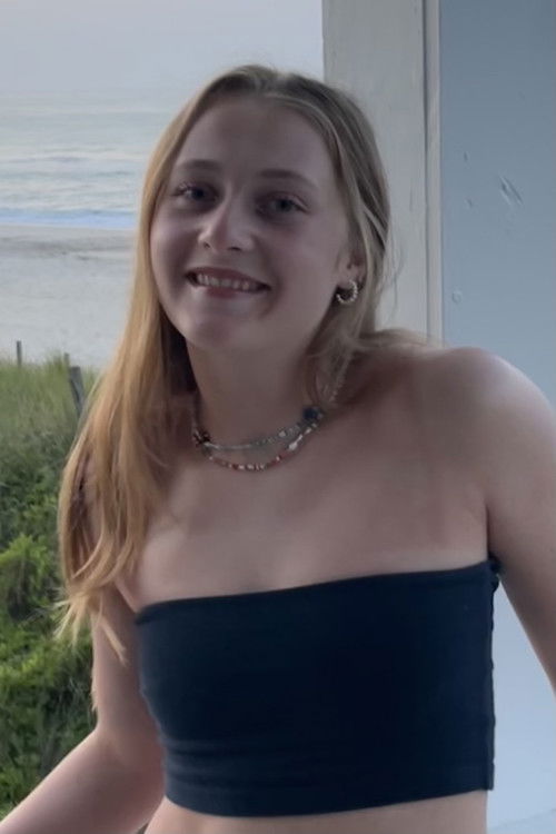 Ireland Marsh as Emma