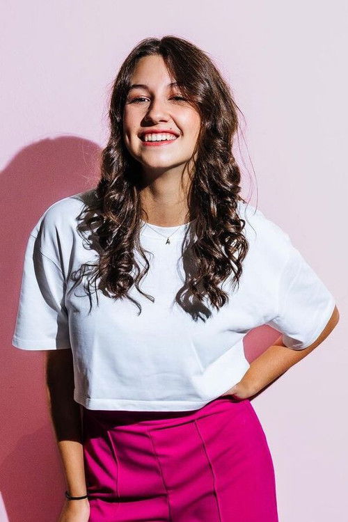 Amber Aerts as Mia Sand