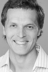 Sergey Piotrovskiy as субъект из игорной залы