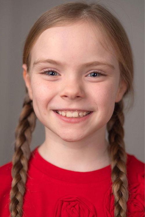 Isla Mercer as Caroline (7)