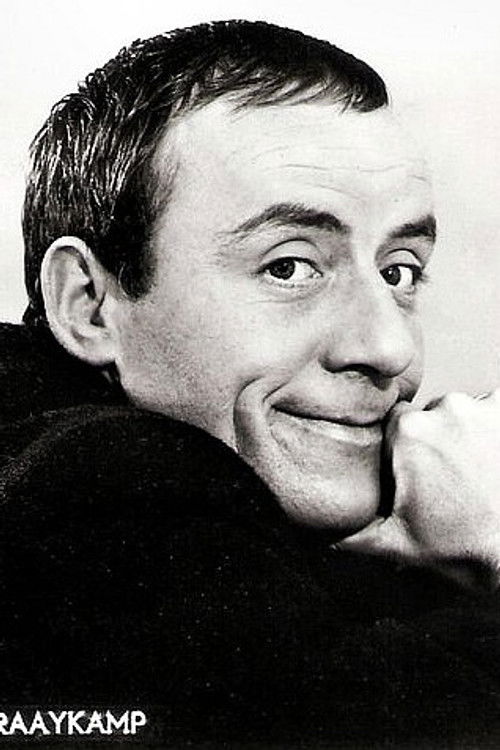 Johnny Kraaijkamp Sr. as Winkelier (segment "Een winkelier keert niet weerom")