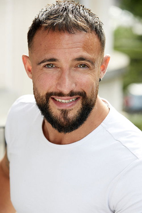 Youri Garfinkiel as Vanesse