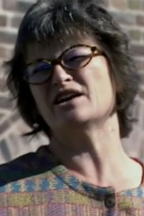 Alice Thorlacius as Datteren i huset