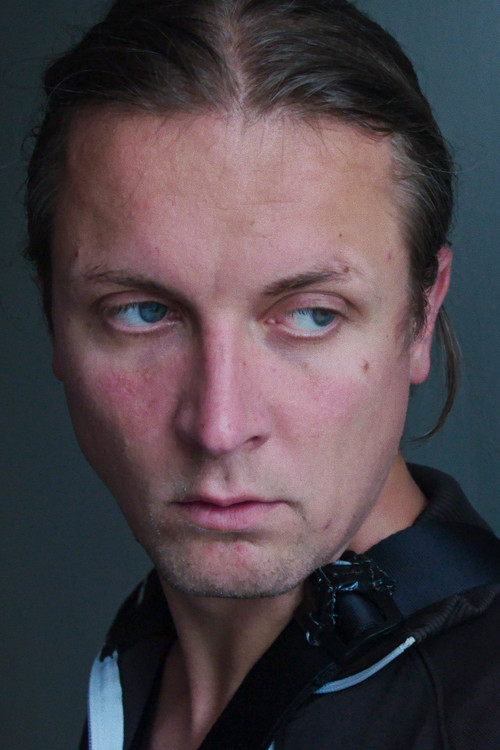 Fabian Kloiber as Jonas