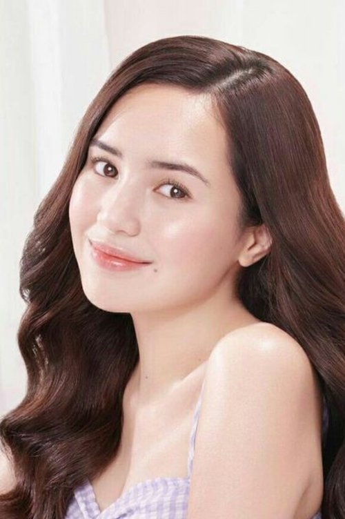 Beby Tsabina as Narmina