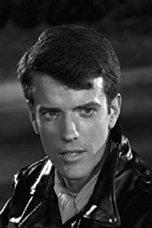 Lee Kinsolving as Sammy Golden