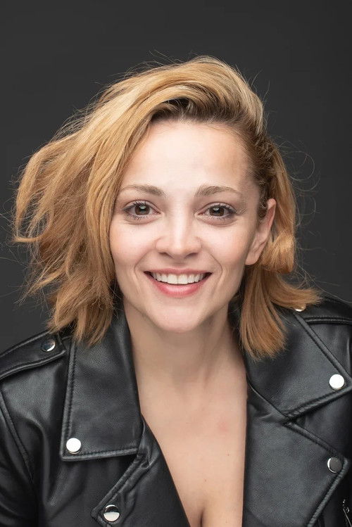 Teona Dolnikova as The Performer