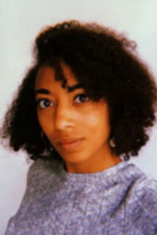 Victoria Makosi as Étudiante