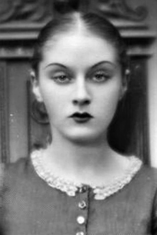 Rena Mandel as Giséle