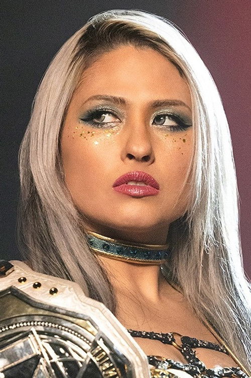 Eimi Gloria Matsudo as Giulia