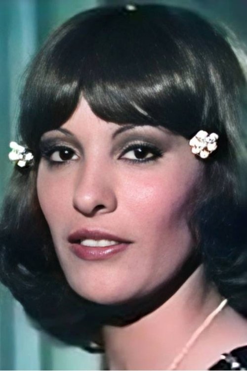 Eva Khris as Suzanne