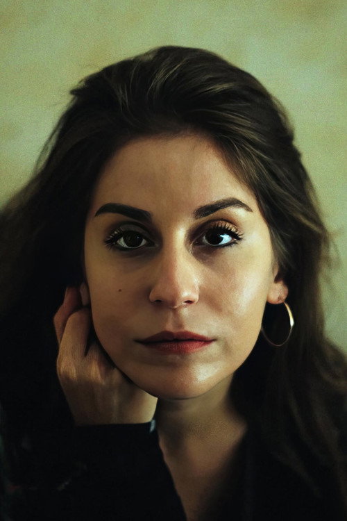 Pelinsu Karayel as Aysil