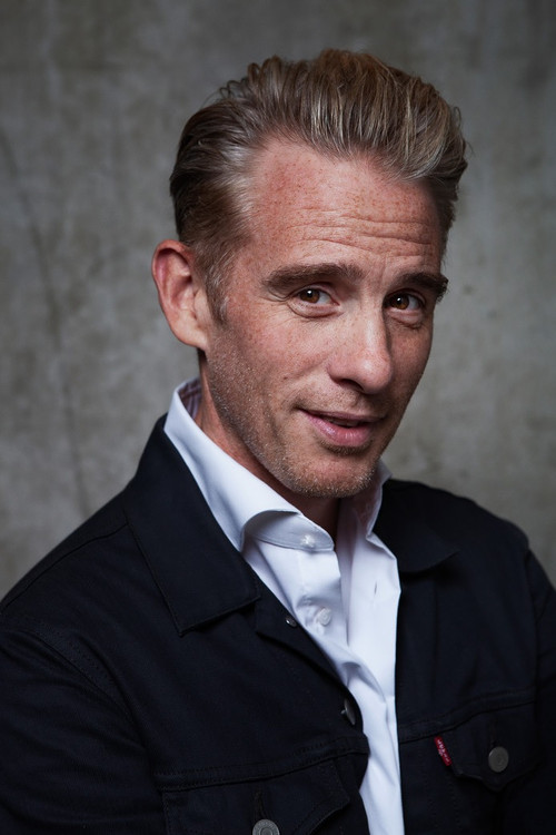 Art Rooijakkers as Presentator