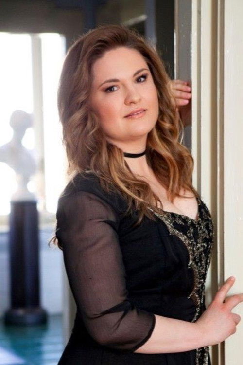 Chiara Isotton as La Gran Sacerdotessa