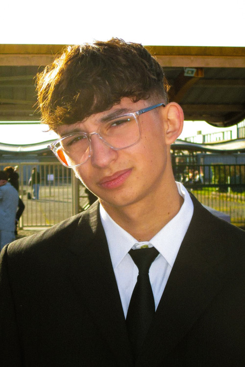 Elijah Vigneau as Issac Vantofte (petit ami)