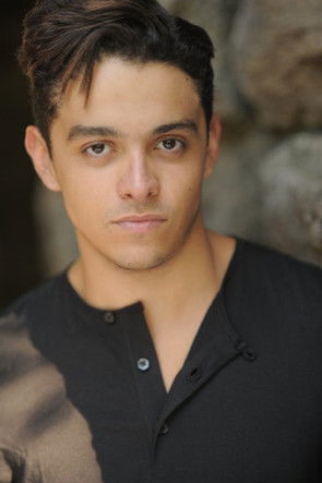 Lucca De Oliveira as Hank