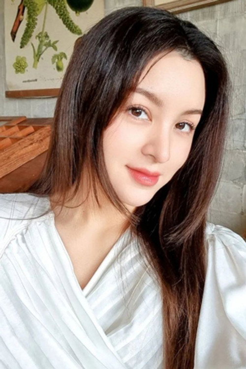 Sarucha Phongsongkun as 