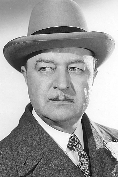 Chester Clute as Apartment Manager