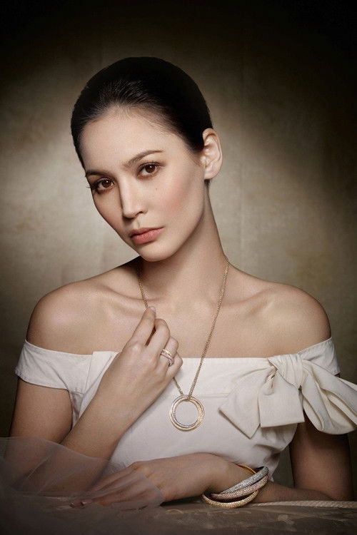 Amanda Strang as Dr. Raw