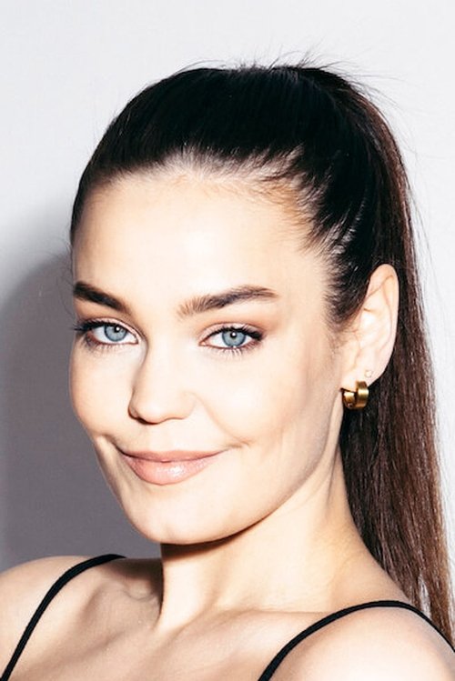 Kristín Pétursdóttir as Írena