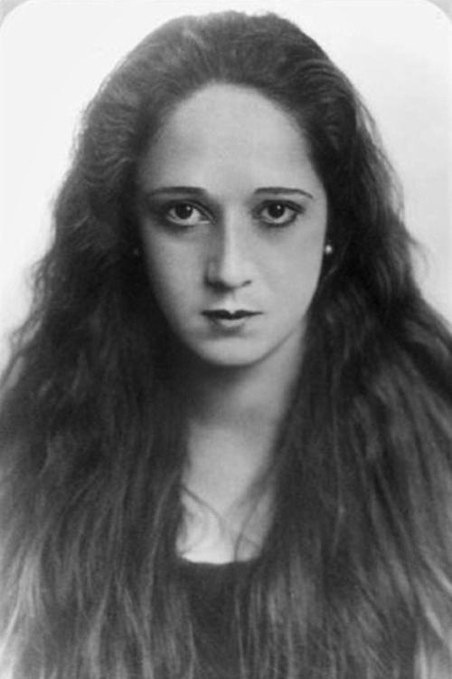 Claire Du Brey as (credit only) (voice)