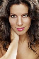 Fatima Edell as Sekreterare