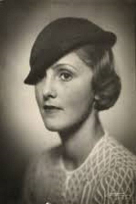 Nanna Stenersen as Babben