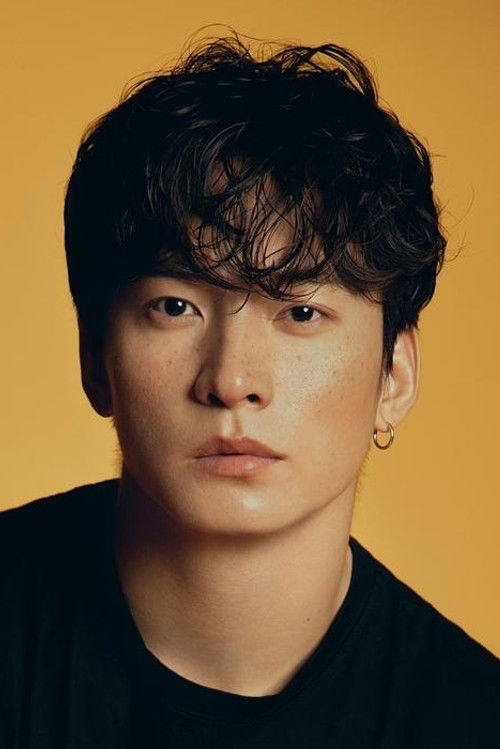 Zhu Xinhui as Policeman