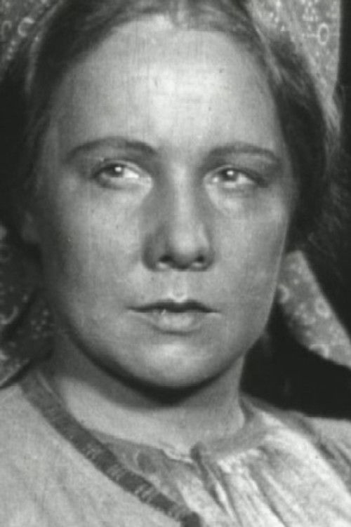 Elena Karyakina as Aunt Sasha