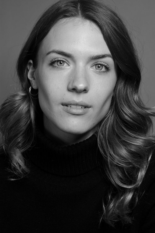 Paula Riemann as Lisa