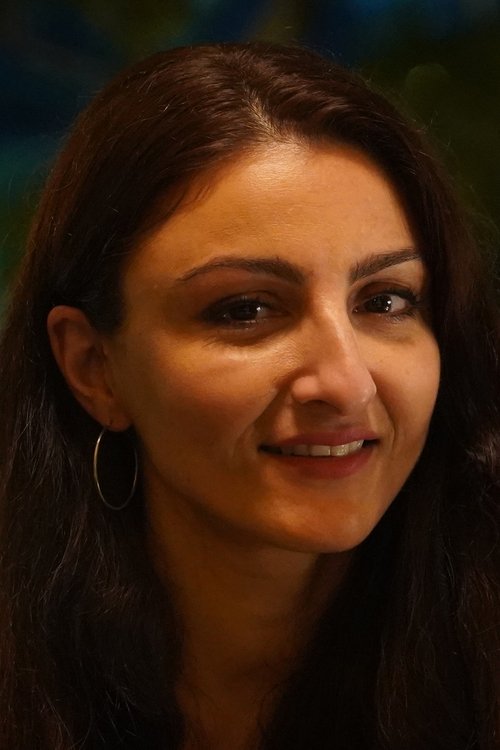 Soha Ali Khan as Ranjana aka Raja Bhaiyya's wife