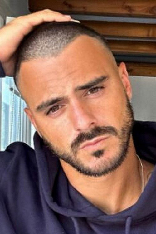 Benjamin Samat as Benjamin