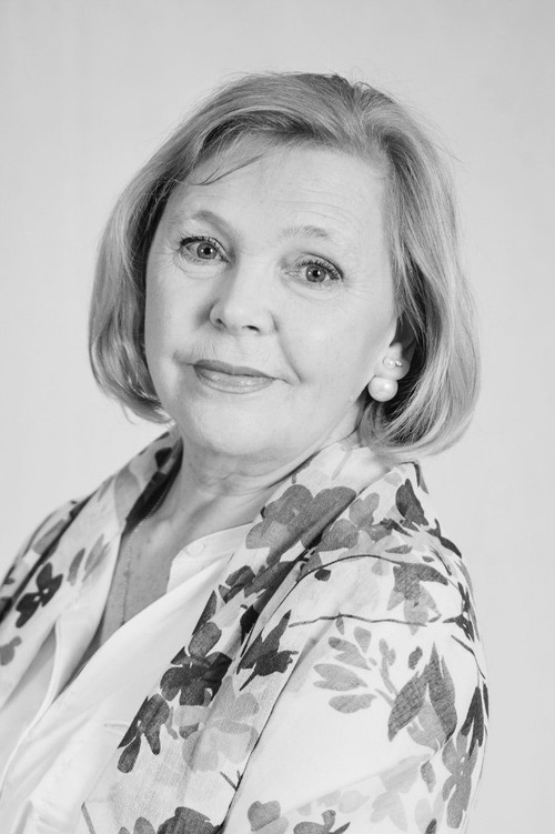 Tamara Sedelnikova as Таня, санинструктор