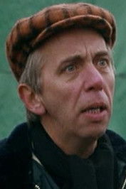 Ernst Meyer as Ansat på københavnsk tankstation