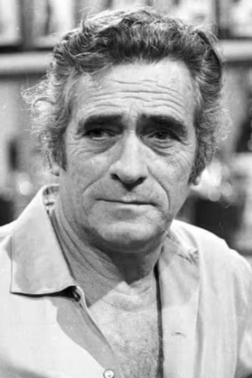 Milton Vilar as Espião inimigo