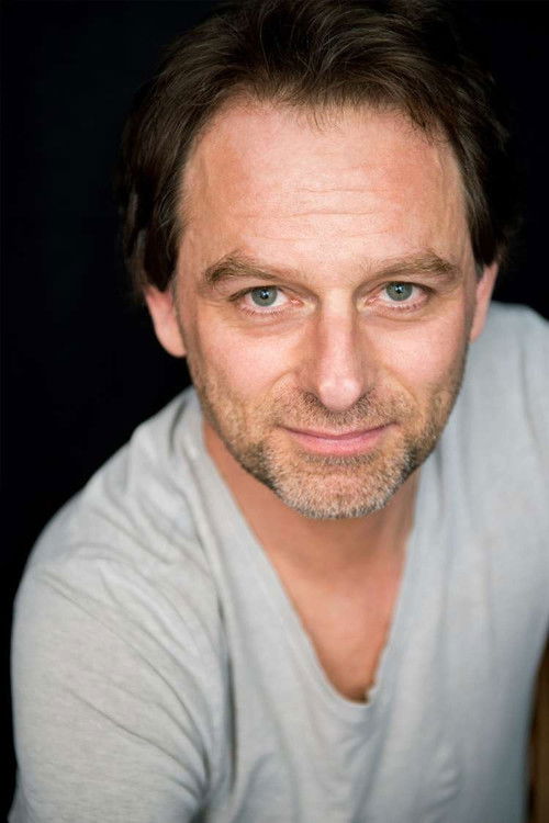 Julien Croiset as Jules
