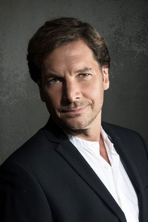 Martin Strele as Clemens