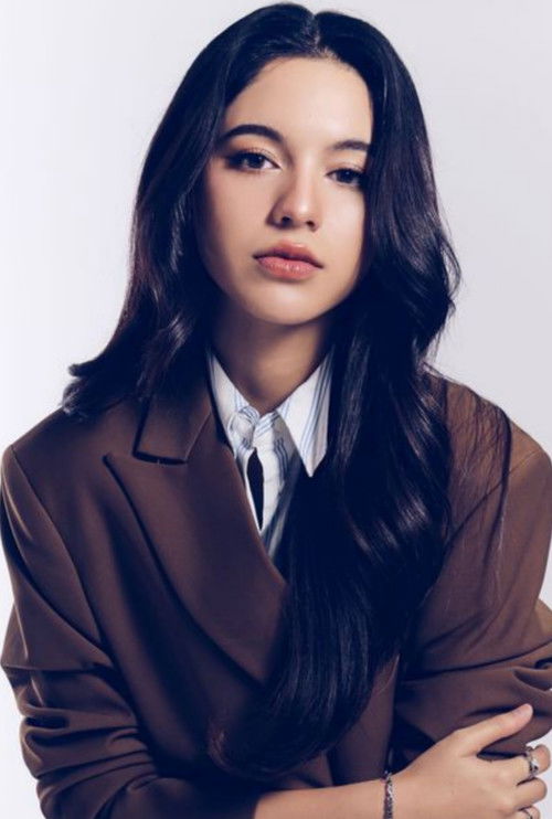 Phetsai Chanruenang as Loft