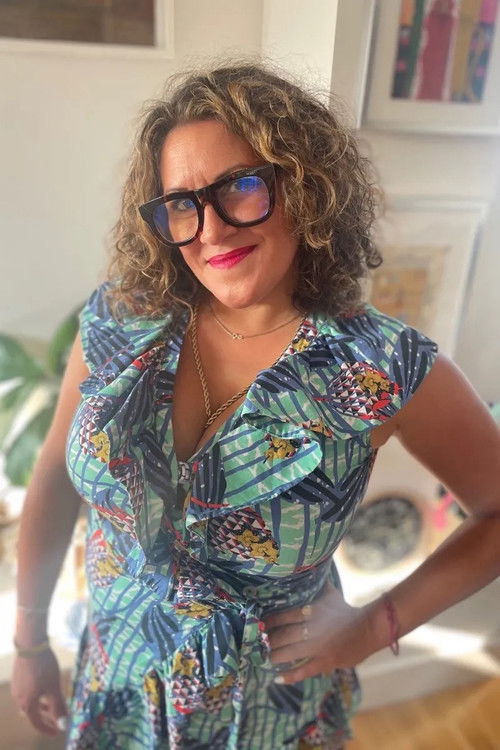 Xochitl Gonzalez as Secretaria federal