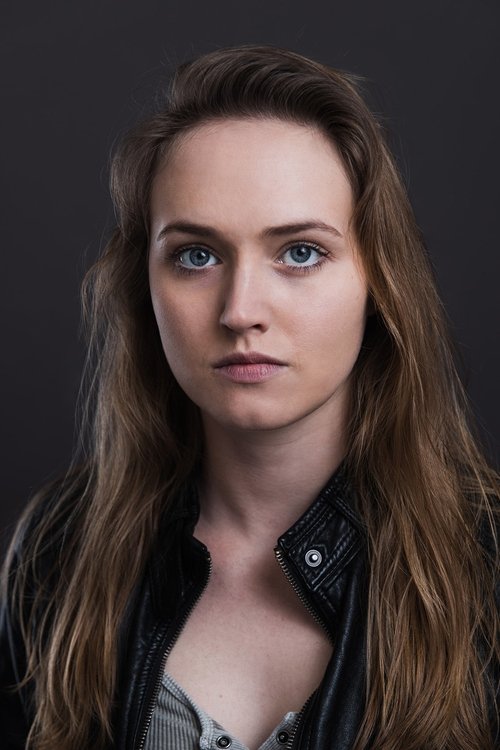 Alea Hansinger as Bella