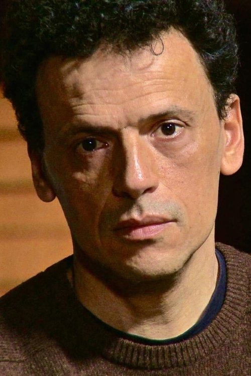 Maher Kamoun as Ahmed, le facteur