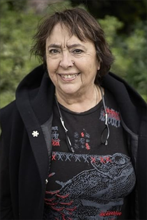 Margarida Gil as The Girl / The Devil's Woman