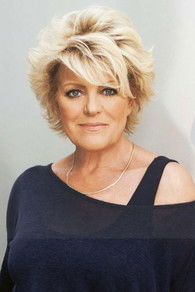 Simone Kleinsma as Lab worker