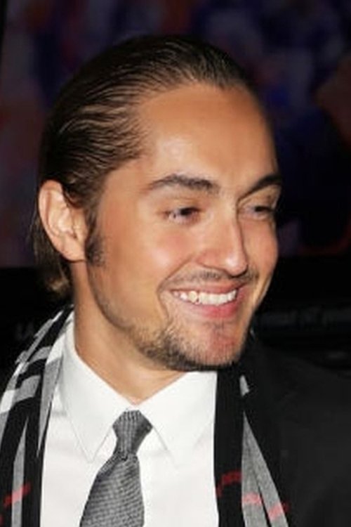 Alec Whaite as Oliver Mendenez