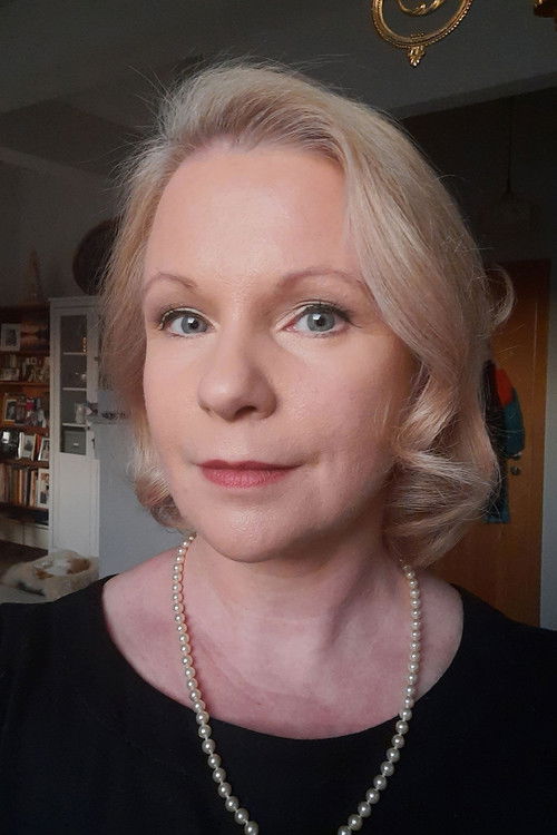 Beatrice Kaps-Zurmahr as Gloria