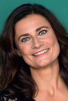 Sisse Fisker as Vært