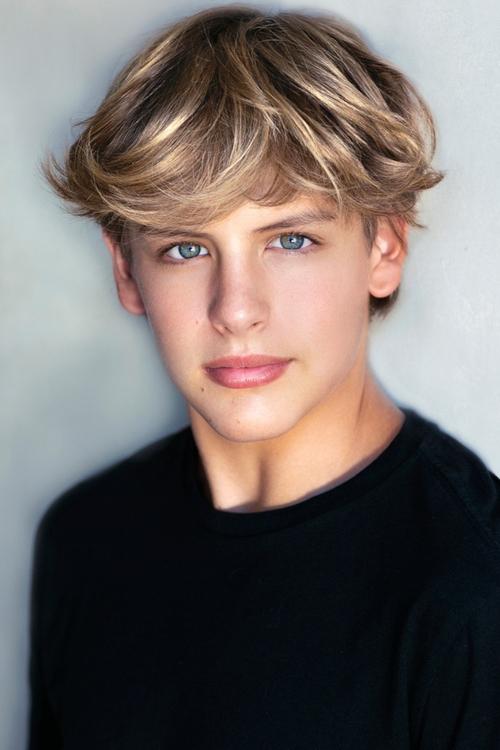 Jensen Gering as Aaron