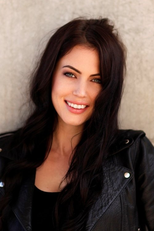 Charlotte Beckett as Enki